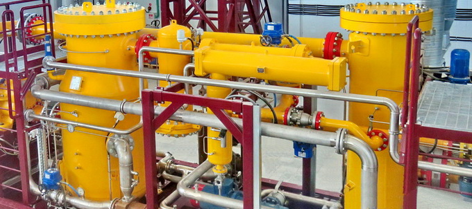 Многоступенчатая система сепарации газа, усиленная фильтром-скруббером
